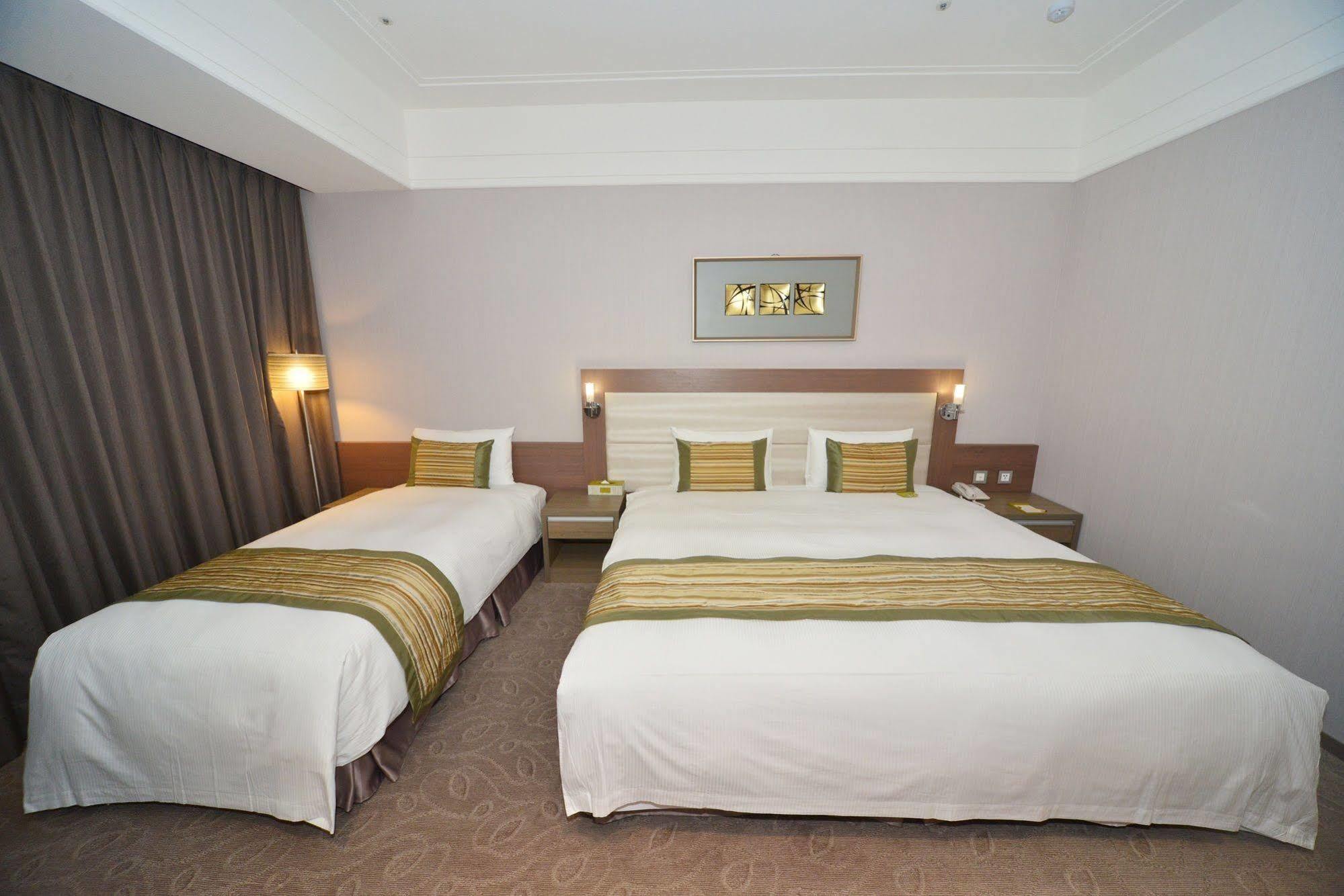 Grace Hotel Zhonghe  Buitenkant foto
